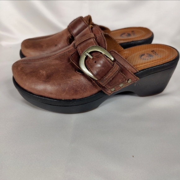 Crocs Cobbler Leather Buckle Clog Mules Brown Slip On Women's Shoes Size 6 - Picture 1 of 9